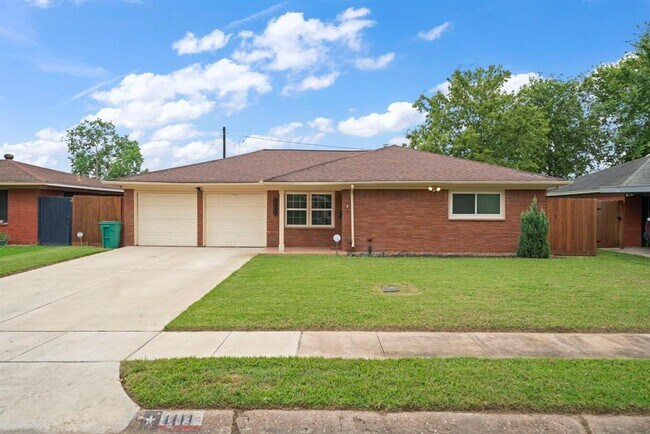 Building Photo - 1111 Alpha Dr