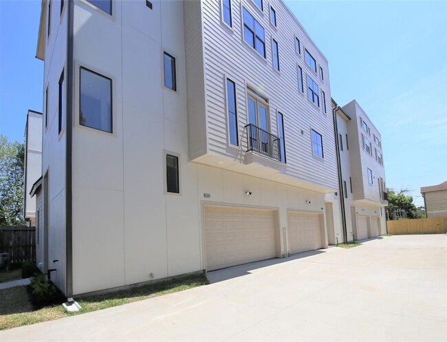 Photo - 816 W 22nd St Apartment