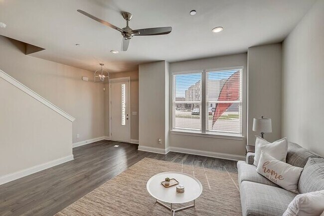 Foto del edificio - 1001 Lifford Ln