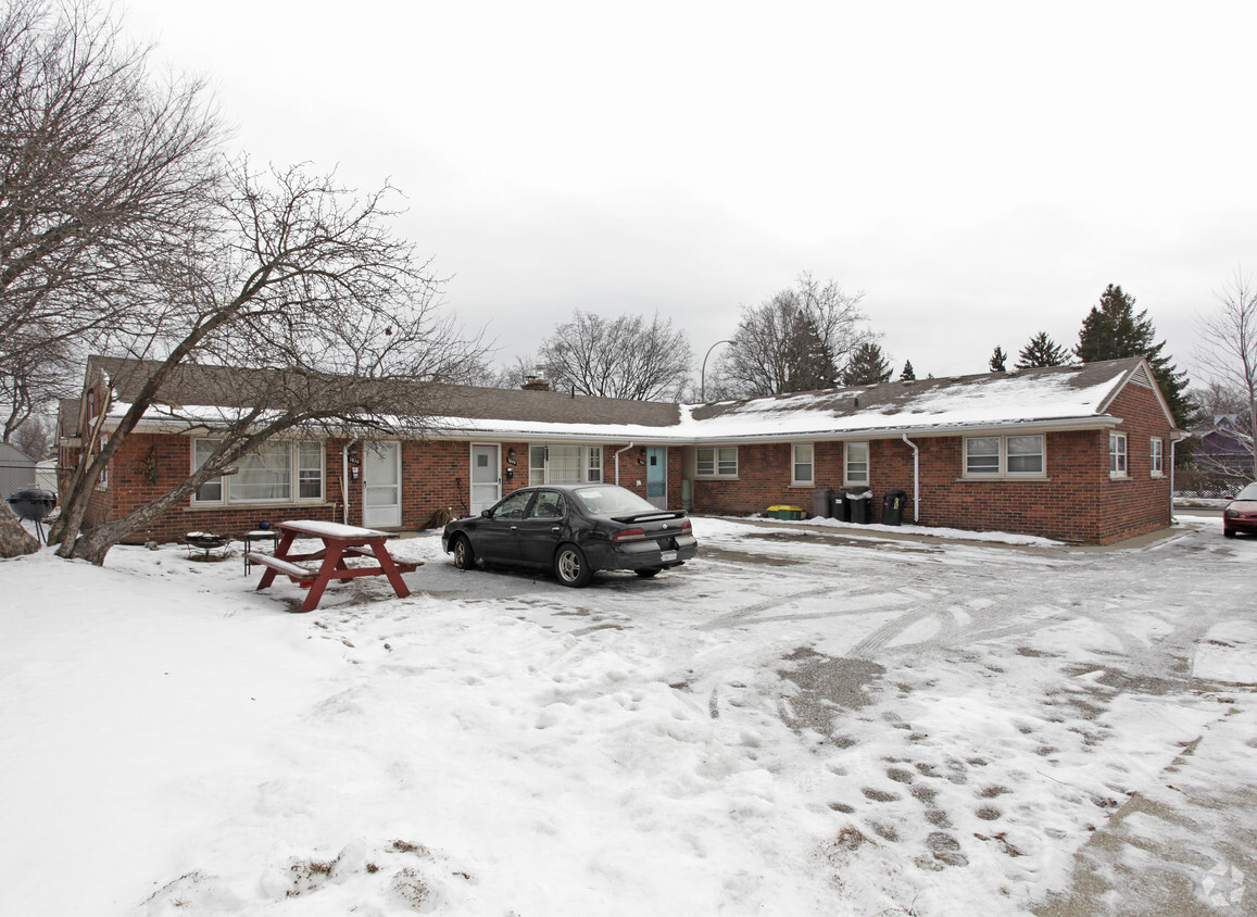 Foto principal - 401-417 E 12 Mile Rd