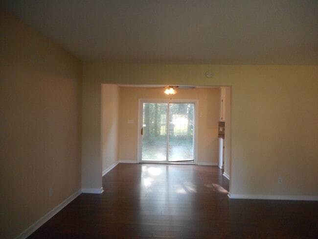 Building Photo - 3-bedroom, 2-bath Brick Home