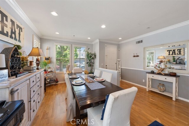 Foto del edificio - 16845 Primrose Ln