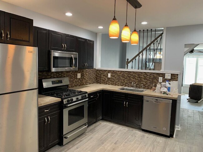 kitchen - 2515 W Oxford St