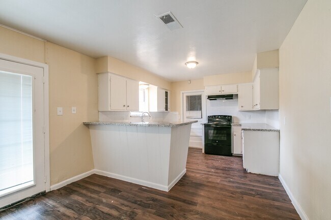 Foto del edificio - 5755 Oakham St