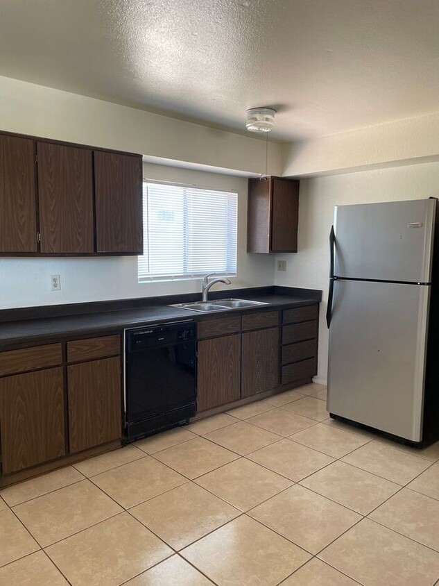 Primary Photo - -$500 Off First Month Rent-Light and Brigh...