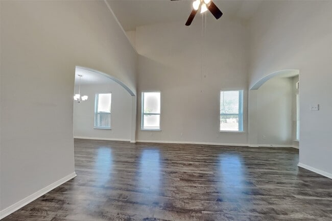 Building Photo - 22562 Valley Canyon