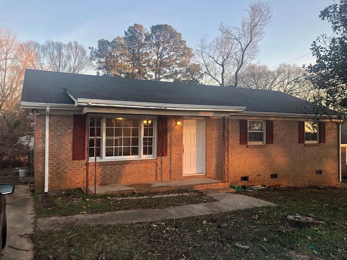 Foto principal - 207 Skyline Rd