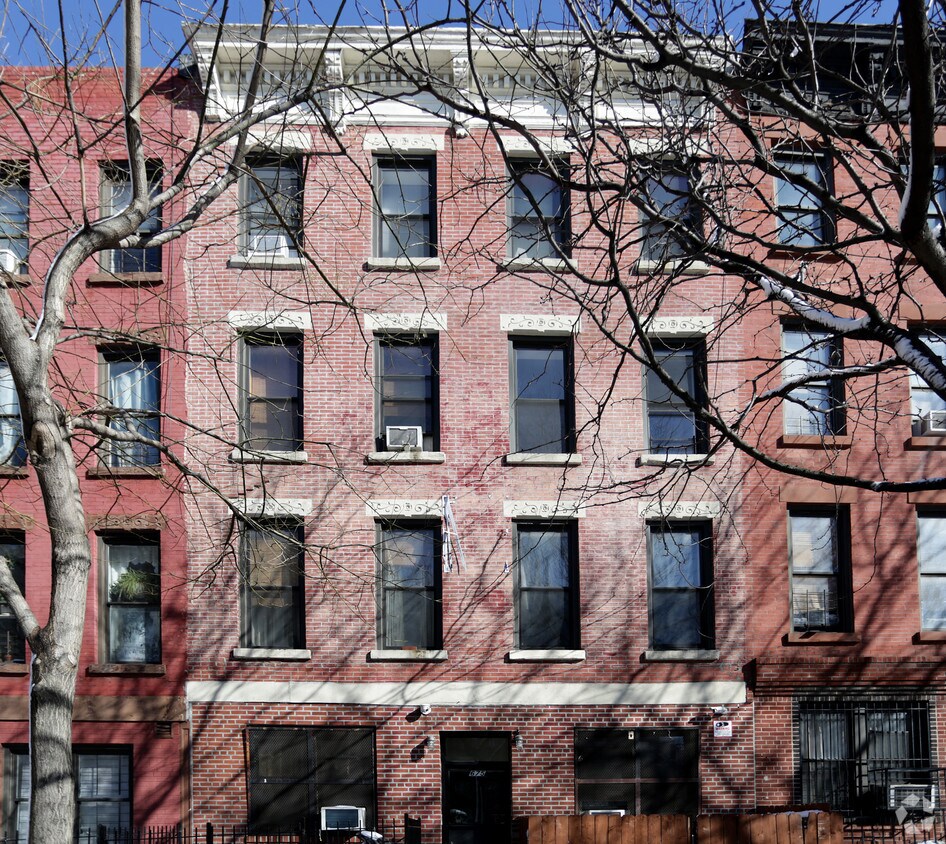 Building Photo - 675 Union St