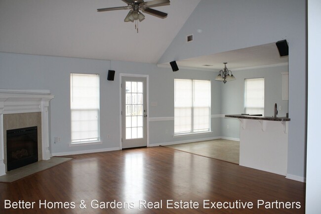 Building Photo - 3 br, 2 bath House - 557 Lory Lane