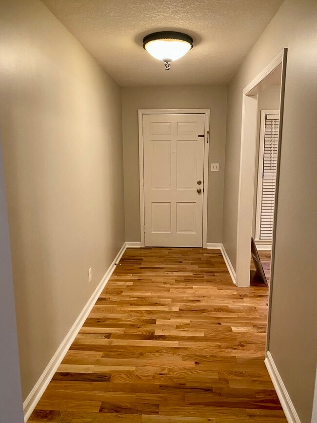 Building Photo - 302 Cherokee Dr