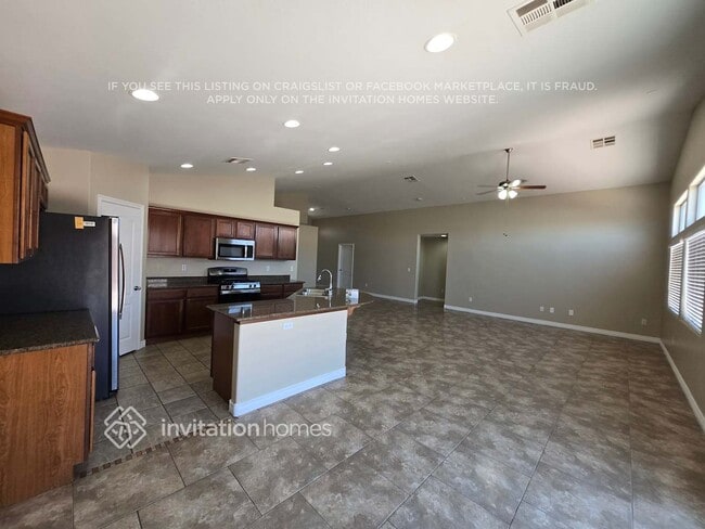 Building Photo - 3832 N Goldfield St