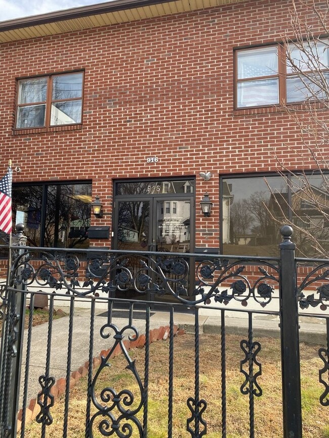 Building Photo - 916 Chester Pike