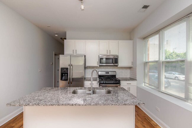 Building Photo - 1501 N Talman Ave