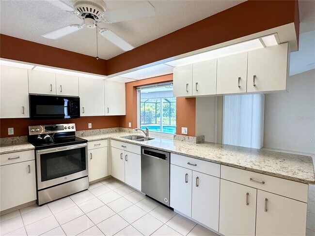 Foto del edificio - 5024 Southern Pine Cir