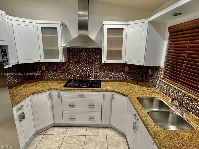 Building Photo - 3 br, 2 bath Townhome - 6637 NW 177th Ter