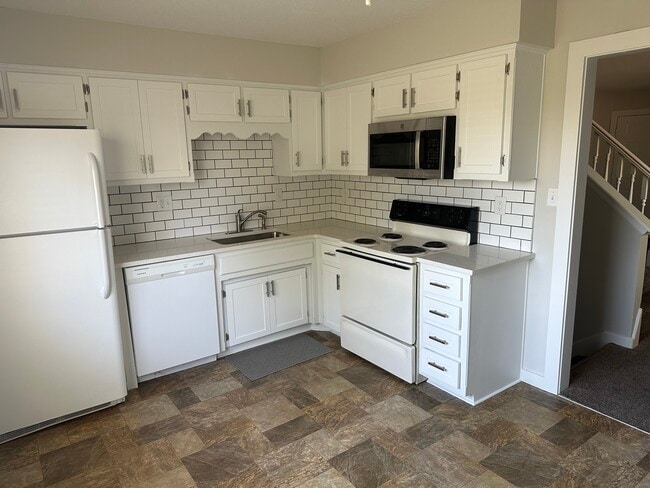 Building Photo - 8703 N Hull Dr