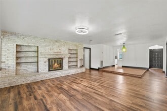 Building Photo - 826 Seacliff Dr