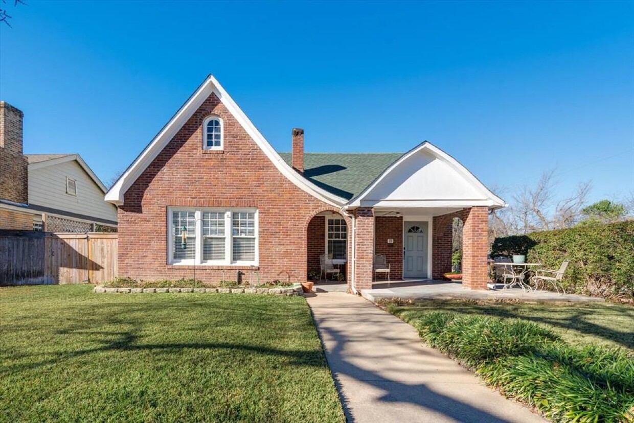 Primary Photo - Daring 2 bedroom 1 bath in the heart of Ry...