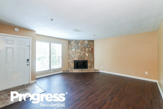 Building Photo - 851 Forest Path