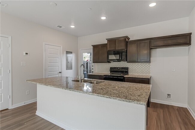 Foto del edificio - 601 W 24th St