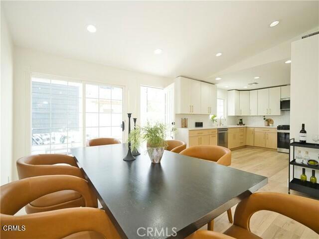 Foto del edificio - 7221 Fallbrook Ave