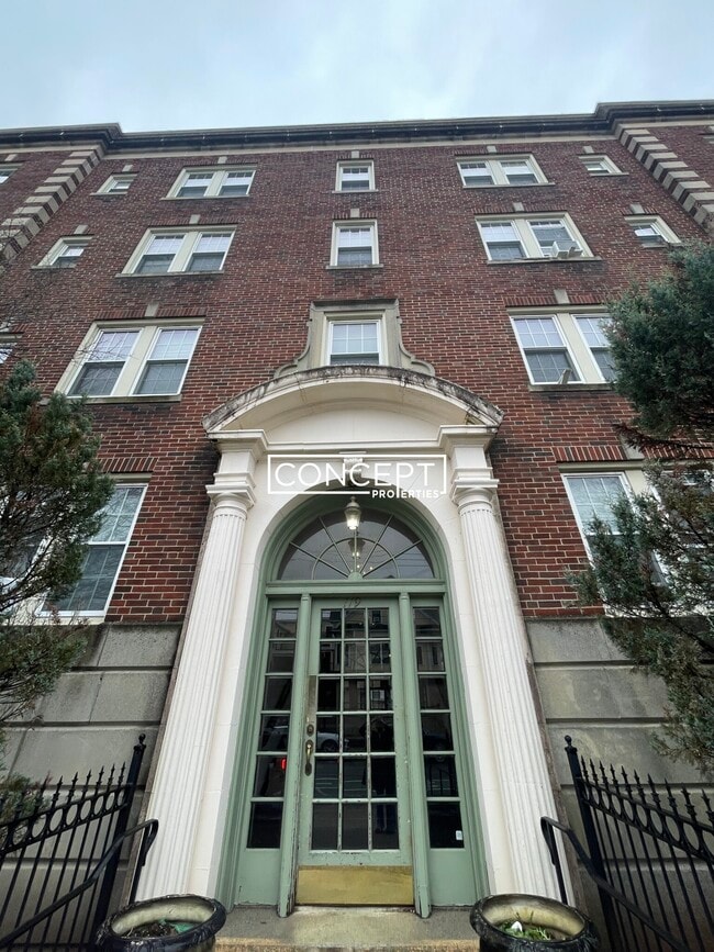 Building Photo - 119 College Ave