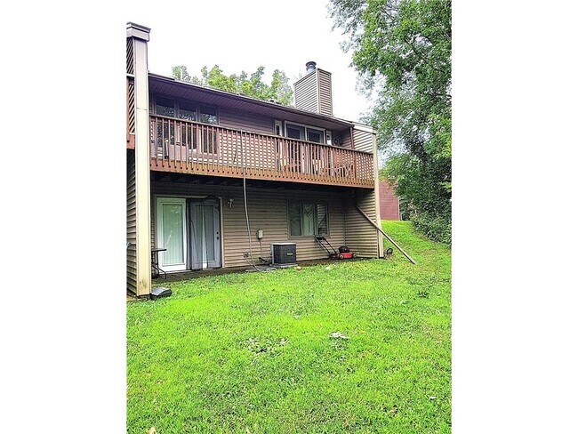 Foto del edificio - 451 Hunter Hill Rd