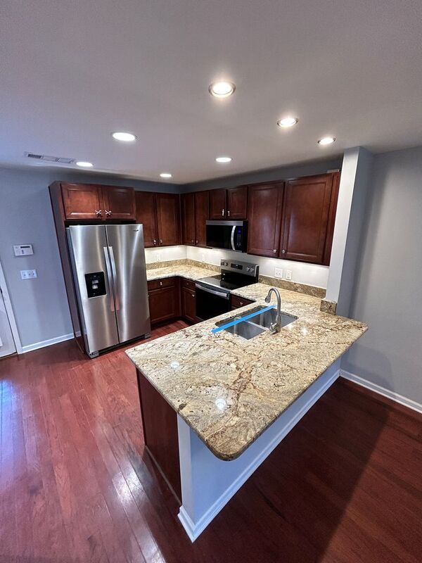 Foto del edificio - 1347 Riverbrook Dr
