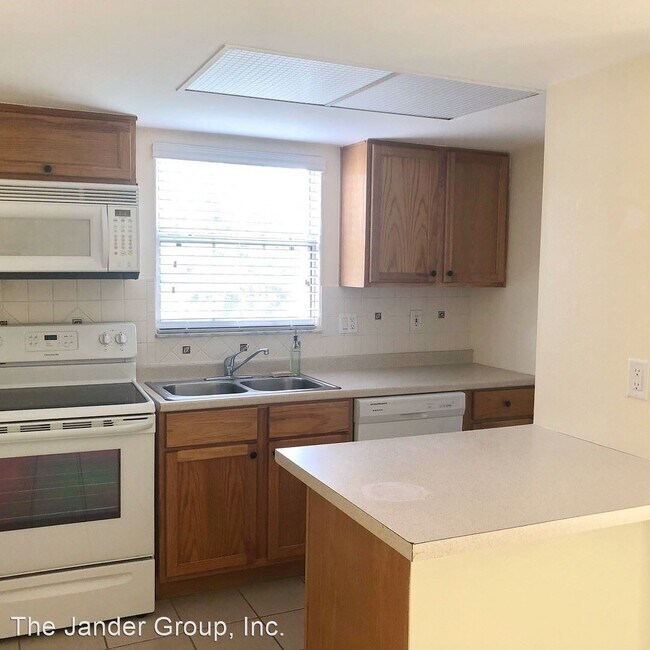 Foto del edificio - 2 br, 1 bath House - 3483 Fairway Lane