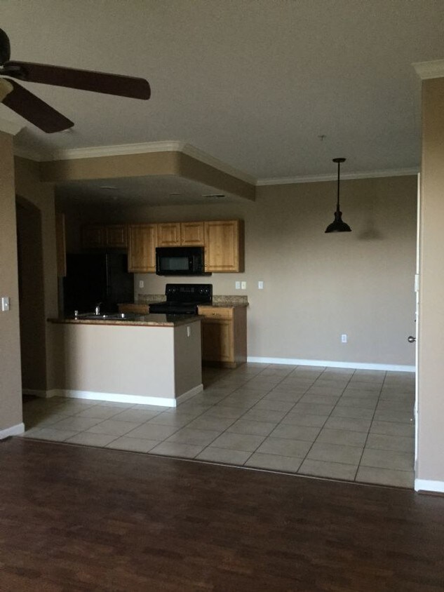 Primary Photo - Condo For Rent in Turlock
