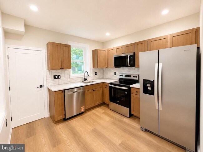 Foto del edificio - 6534 N Lambert St
