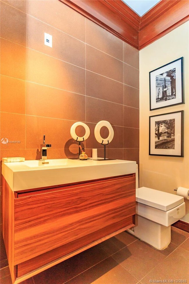 Building Photo - 5111 Fisher Island Dr