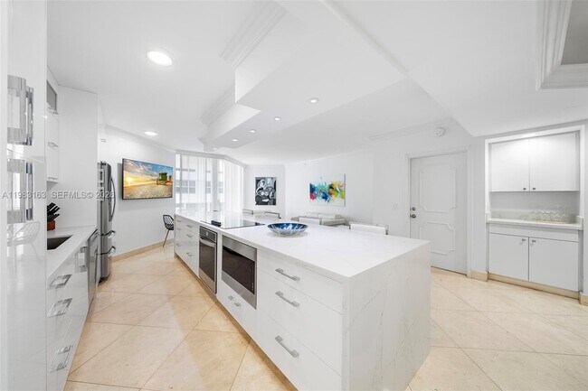 Foto del edificio - 4775 Collins Ave