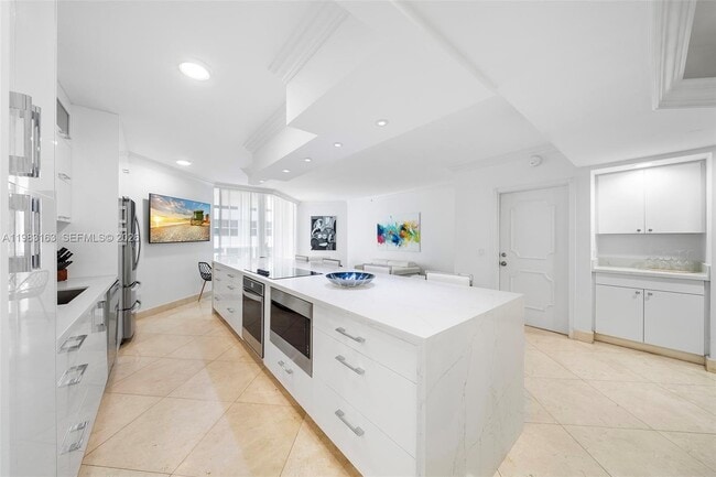 Building Photo - 4775 Collins Ave