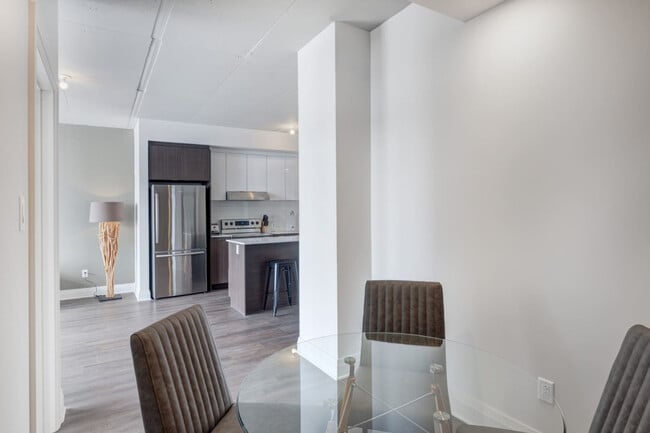 Building Photo - 3105 Promenade du Quartier-Saint-Martin