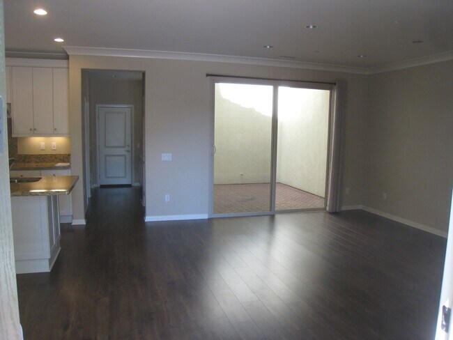 Foto del edificio - Prestigious 2 Bed 2.5 Bath Two Story Condo