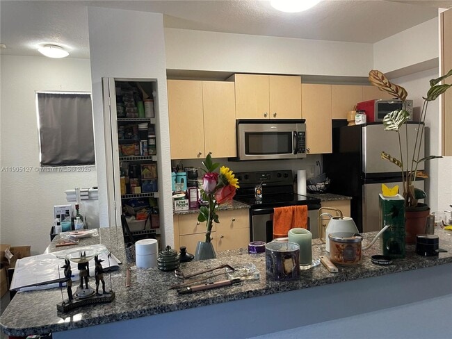 Foto del edificio - 2541 Centergate Dr