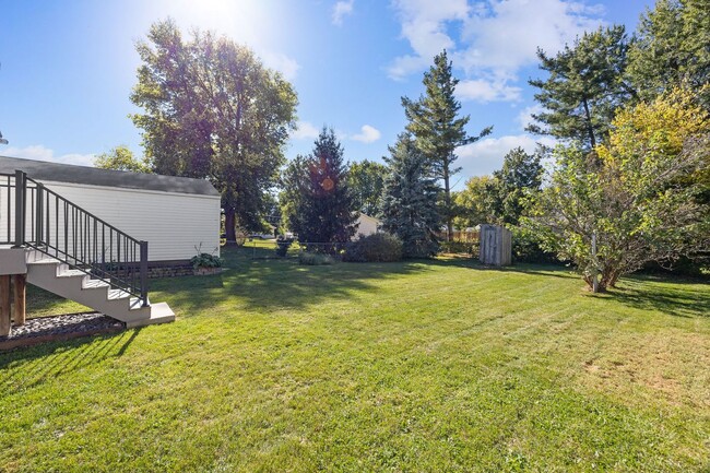Building Photo - Well Cared for Single Family Home in Conve...