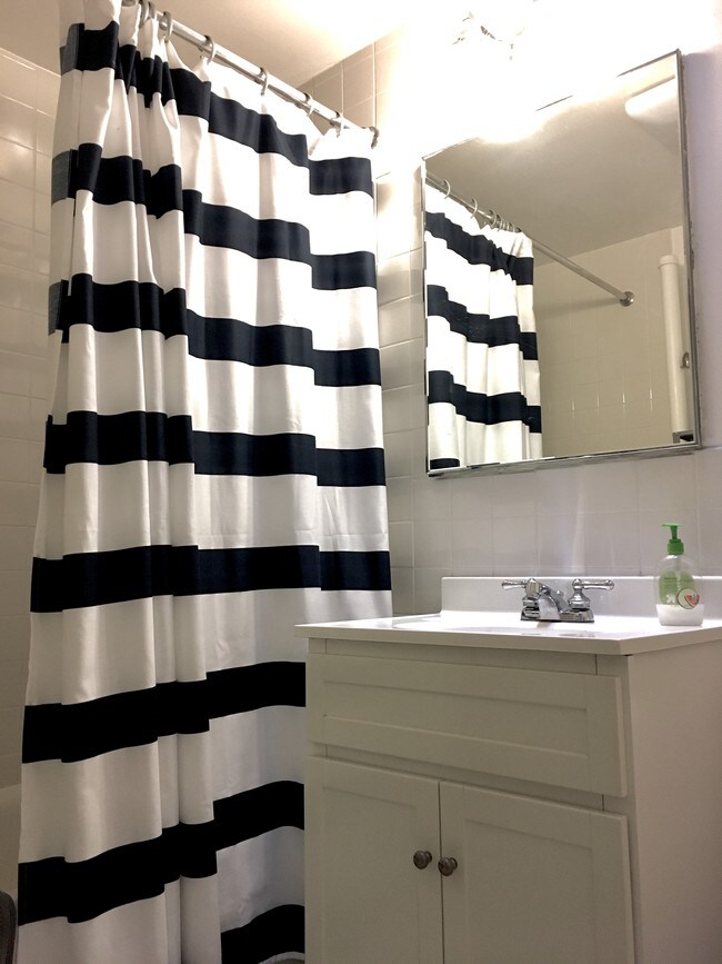 Foto del edificio - 422 E 116th St