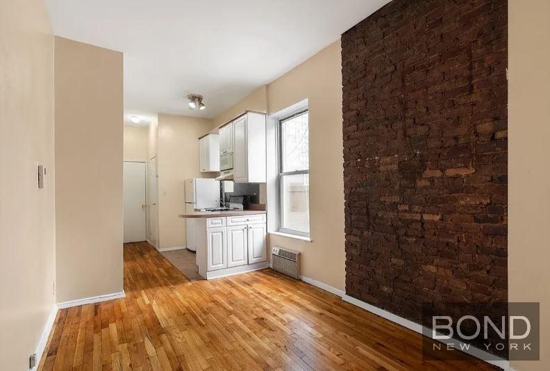 Foto del edificio - 331 E 33rd St