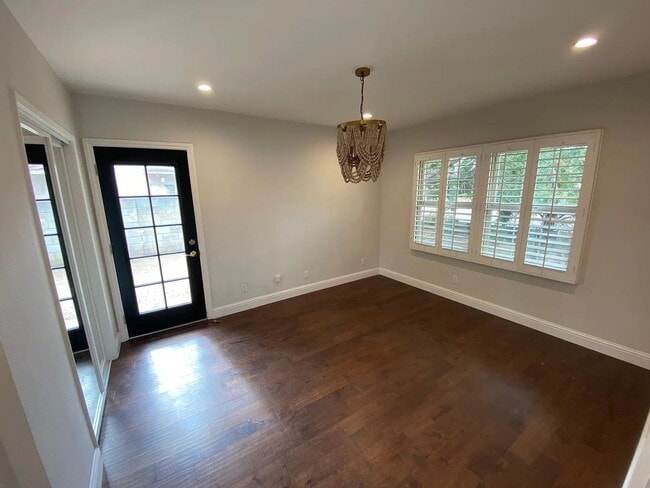 Building Photo - Remodeled 3 bedrooms 2 bath home