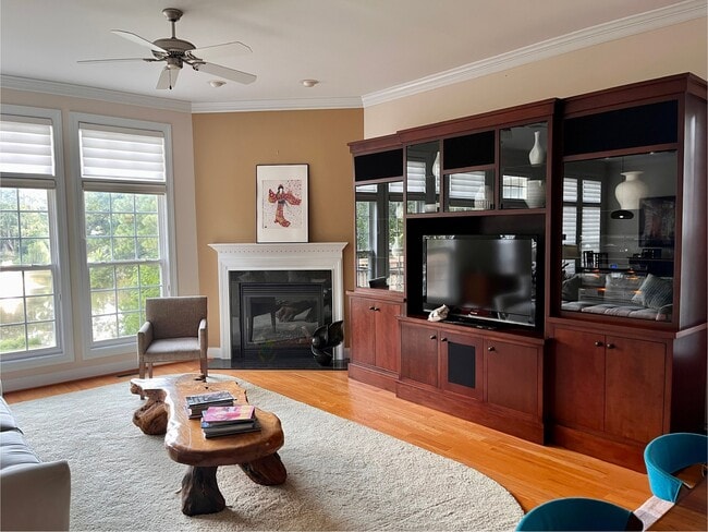 Building Photo - 1012 Bellenden Dr