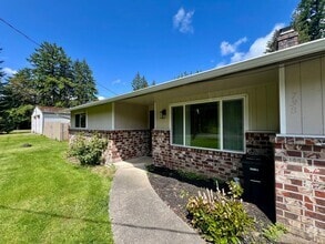 Building Photo - 738 36th Ave NE