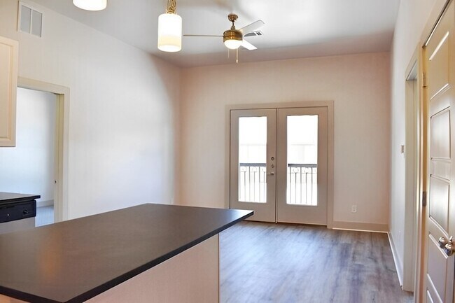 Foto del edificio - 1514 E 15th St