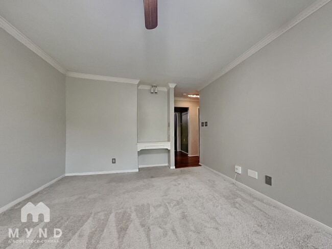 Building Photo - 8211 Katy Fwy
