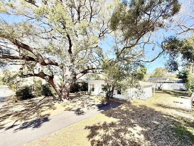 Foto del edificio - 7111 Onyx Dr N