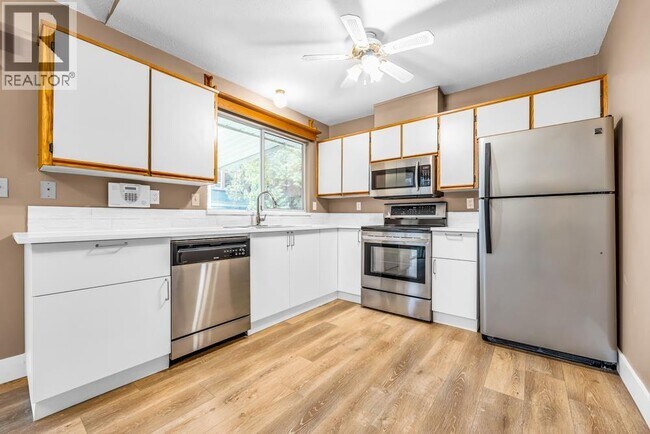 Building Photo - 11987 Hawthorne St