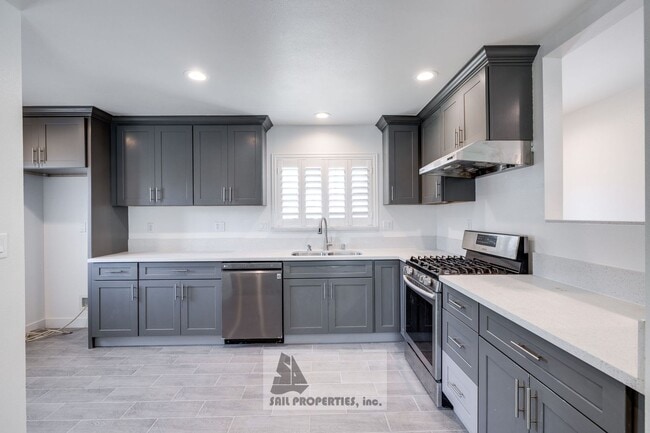 Building Photo - 4-Bedroom Huntington Beach Home – Cul-de-Sac, Fully Remodeled