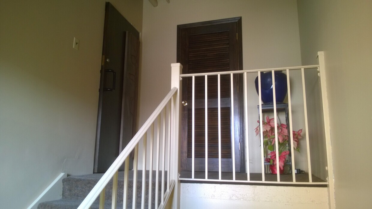 Stairwell Entry - 136 S Wolcott St