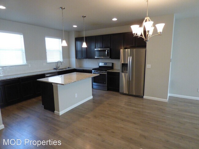 Building Photo - 2 br, 3 bath House - 4140 E. Warren Ave. #5